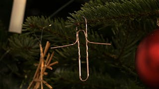 Fest(lich) geklammert …