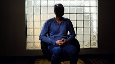 Kian aus dem Iran: Der Geheimpolizei entkommen