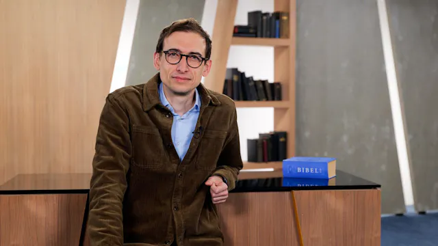 Diese Plakate sehen langweilig aus - und genau DAS ist der Plan