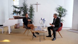 Gott spannt leise feine Fäden ...