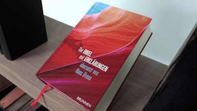 Die "Bibel mit Erklärungen übersetzt von Hans Bruns"