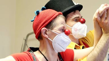 Fastnachtsfreude im Krankenhaus: Klinik-Clowns