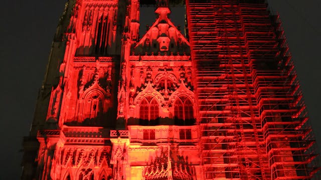 "Red Wednesday" - Gebetsabend mit Pontifikalamt im Regensburger Dom