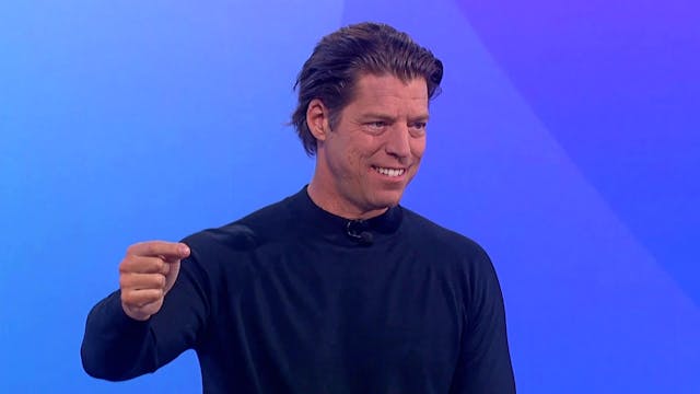 Er hält alles in seinen Händen