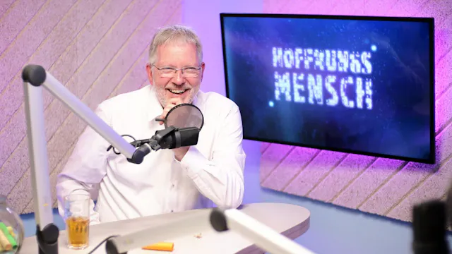 Wenn Glaube zur Waffe wird - Journalist Arnd Henze über Demokratie, Macht und Hoffnung